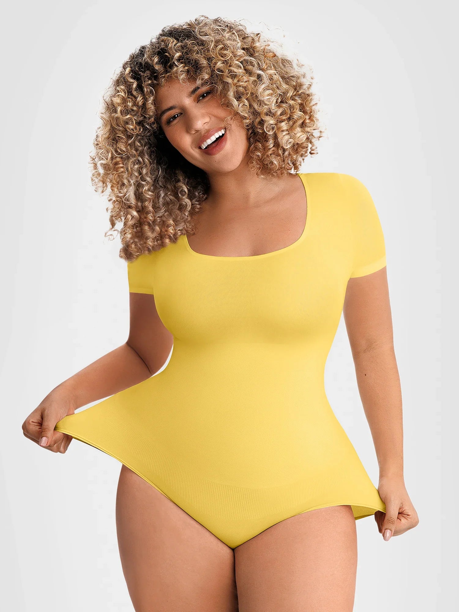 Manches courtes à encolure en U / Crème de beurre / 3XL/4XL