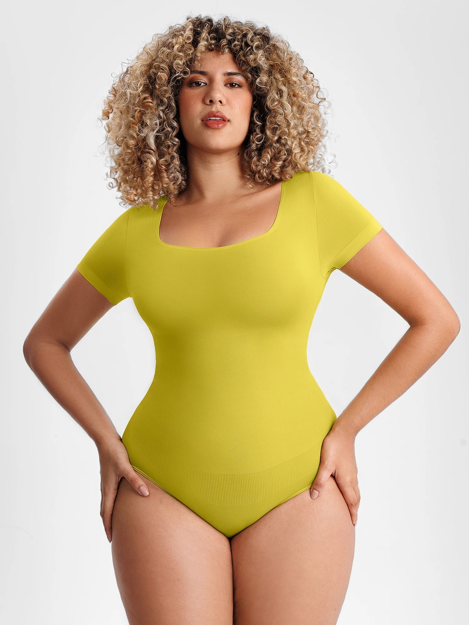 Manches courtes à encolure en U / Vert matcha / 3XL/4XL